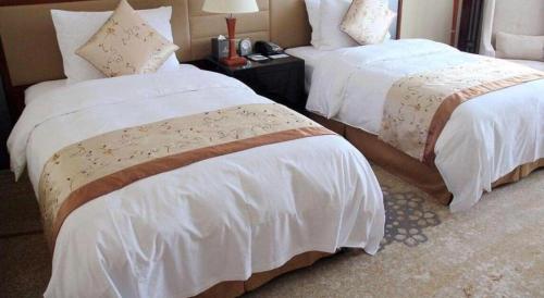Ένα ή περισσότερα κρεβάτια σε δωμάτιο στο Yang Peng Jin Jiang Hotel