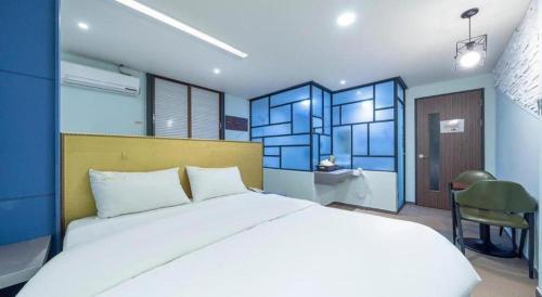 Ένα ή περισσότερα κρεβάτια σε δωμάτιο στο Hotel 7