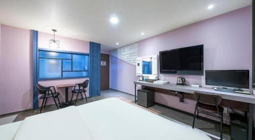 Μια τηλεόραση ή/και κέντρο ψυχαγωγίας στο Hotel 7