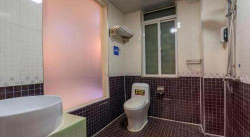 a bathroom with a toilet and a sink and a tub at Super 8 Hotel Shiyan Beijing Middle Road in Shiyan