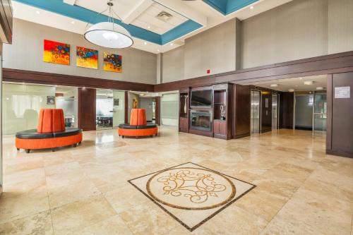 a large lobby with two chairs and a table at Comfort Inn & Conference Centre Toronto Airport in Toronto