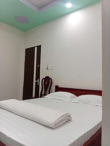 Ένα ή περισσότερα κρεβάτια σε δωμάτιο στο HoTel MoTeL ĐỒNG KHỞI