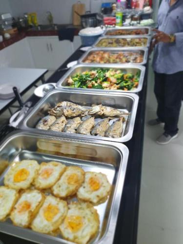 ホテルの敷地内または近くでの食事または食べ物