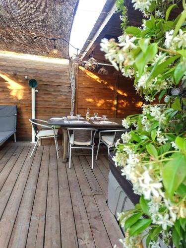 Photo de la galerie de l'établissement Maison avec SPA à 3 min à pied de la plage et des commerces, à La Croix-Valmer