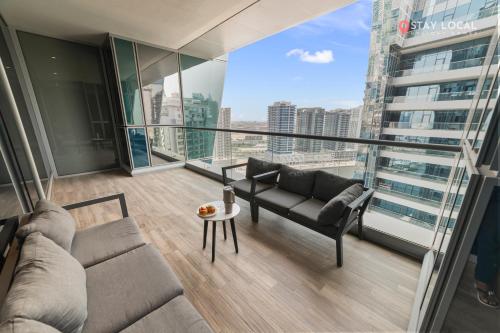 Modern Apartment with Canal Views, Near Dubai Mall and Burj Khalifa