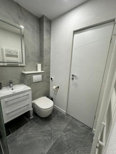 Ένα μπάνιο στο Apartament Ultra Central 4