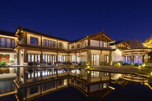 an exterior view of a house at night at ARULA J Hotel in Lijiang