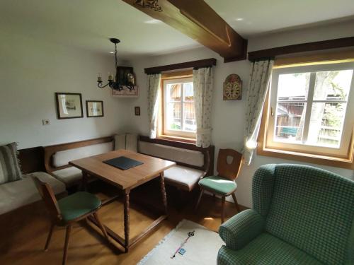 a living room with a table and chairs at Bergarbeiterhäuser in Altaussee