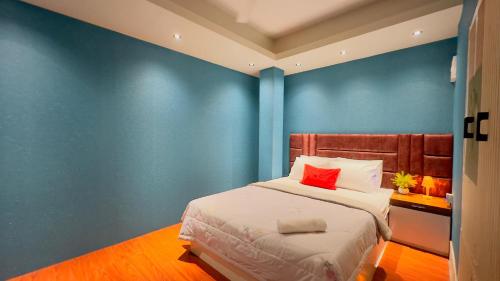 Una cama o camas en una habitación de Rezala Sweet Home Uttara