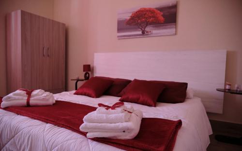 a bedroom with a bed with towels on it at B&B Faro di Luce in Augusta