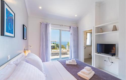 a bedroom with a bed with a view of the ocean at Awesome Home In Blato in Blato