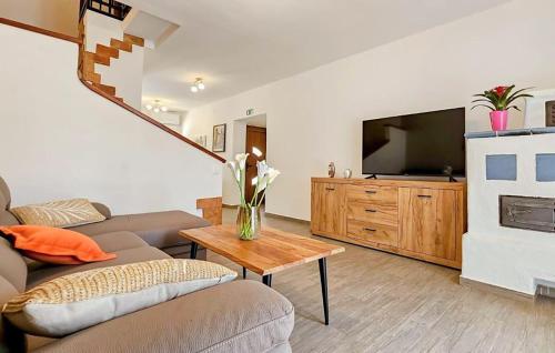 Beautiful Home In Novigrad With Wifi