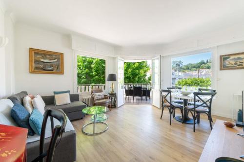 Photo de la galerie de l'établissement Cozy 2-Br Apartment 6 Minutes from the Beach, à Cannes