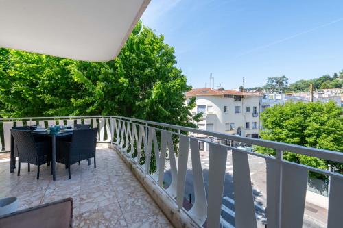Cozy 2-Br Apartment 6 Minutes from the Beach