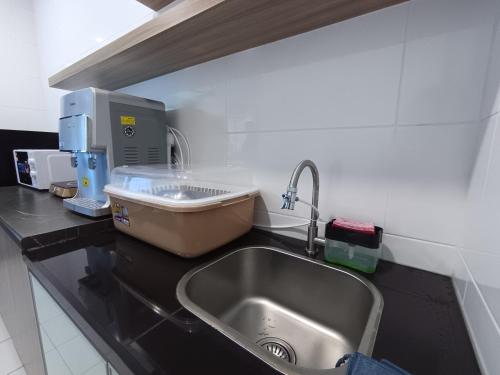Una cocina o zona de cocina en The Wave Residence by Jeffery Lam Home Management