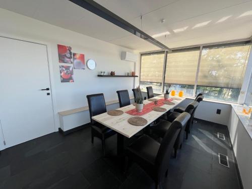 Una cocina o zona de cocina en GT Lounge