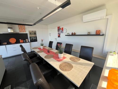Una cocina o zona de cocina en GT Lounge