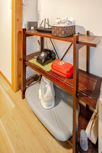 a room with a shelf with at 箱根御泊処-縁- 044h in Hakone
