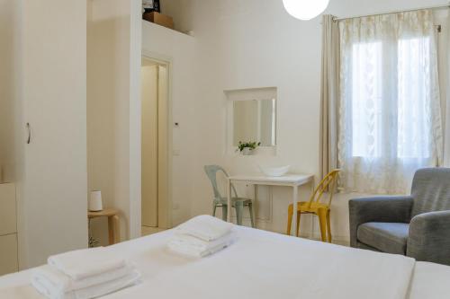 a white room with a table and a chair at Yourbanflat Art Loft in Padova
