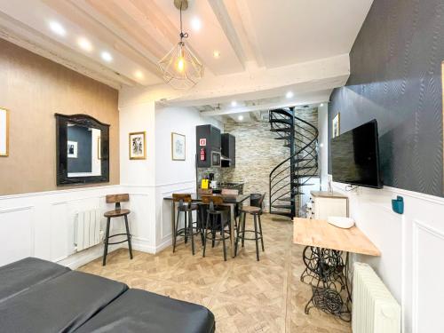32 Atelier Paris Fashion