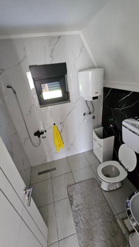 Vannituba majutusasutuses Forest & Sky - Planinska Oaza u Srcu Šume