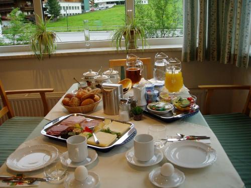 Makanan di atau berdekatan aparthotel ini