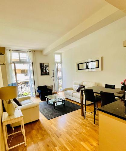 Golden Triangle 2Br/2Ba