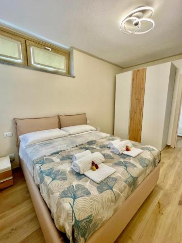 a bedroom with a bed with two towels on it at Casa Bramardi in San Defedente di Cervasca