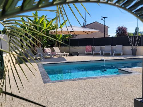 Villa des Oliviers Sublime villa avec piscine chauffée et privée et baby foot