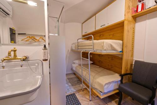 Ένα μπάνιο στο Apartment Econte near old town