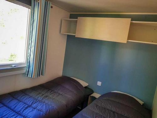 Ένα ή περισσότερα κρεβάτια σε δωμάτιο στο Camping 3 étoiles - Piscine - ccbadeg