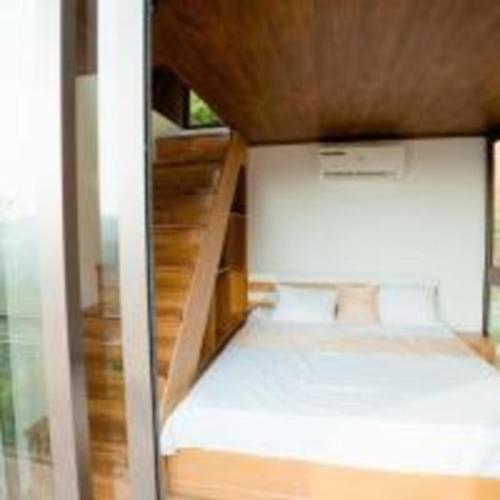 a small bedroom with a bunk bed in a room at Sunset Haven Villa - Venuestay in Sóc Sơn