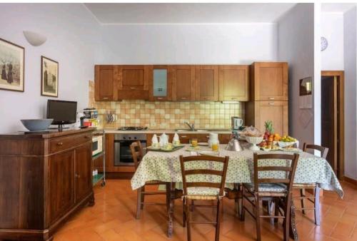 a kitchen with a table and chairs in a kitchen at Borgo Medioevale Siete Fuentes in Santu Lussurgiu