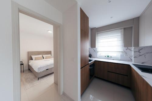 Ένα ή περισσότερα κρεβάτια σε δωμάτιο στο Apartman Pinjuh