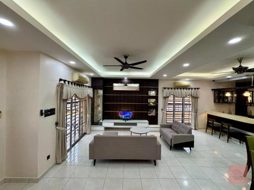Ένα ή περισσότερα κρεβάτια σε δωμάτιο στο Homely, Seremban 2, Spacious, Cozy, Quiet, WiFi, Guarded