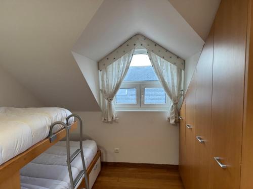 En eller flere senge i et værelse på Impresionante Casa a Pie de Playa