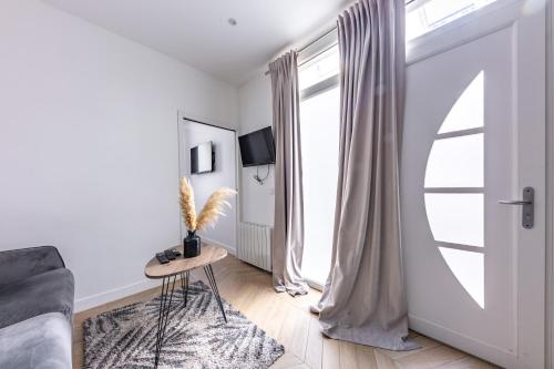 Photo de la galerie de l'établissement OFF Apartement 4 stars in Levallois , near Paris 17th district, à Levallois-Perret