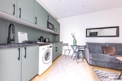 Photo de la galerie de l'établissement OFF Apartement 4 stars in Levallois , near Paris 17th district, à Levallois-Perret