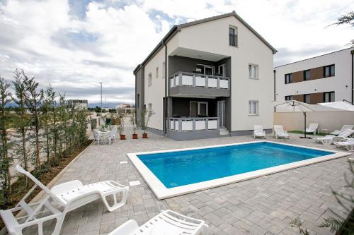 Charming Vrsi Croatia Apartment with Pool and Mountain Views