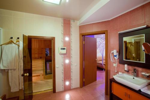 Gallery image of Emerald Hotel in Tolyatti