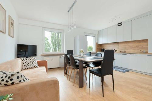 Scandinavian Style Apartment in Gdynia Near Centre by Noclegi Renters