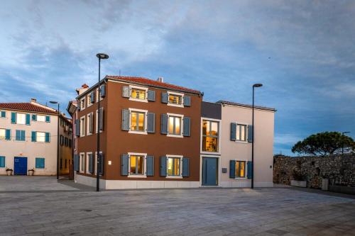 Studio Maestral by Briskva