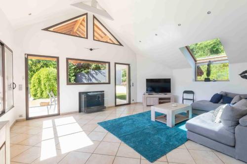 Photo de la galerie de l'établissement Cabana & Villa L' Elégante - Piscine, Plage à 1km, à Saint-Alban-de-Montbel