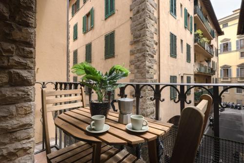 Ponte Vecchio Central Vintage Apartment
