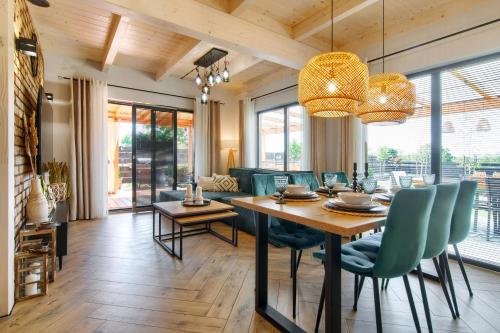 Χώρος καθιστικού στο Całoroczny Domek Boho Lubniewice jezioro jacuzzi