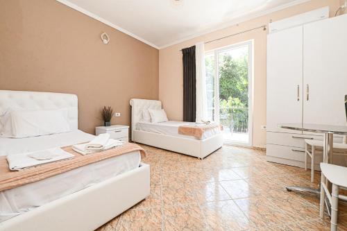 Ένα ή περισσότερα κρεβάτια σε δωμάτιο στο Hotel Fama