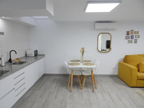 A kitchen or kitchenette at Aromas de Bodega