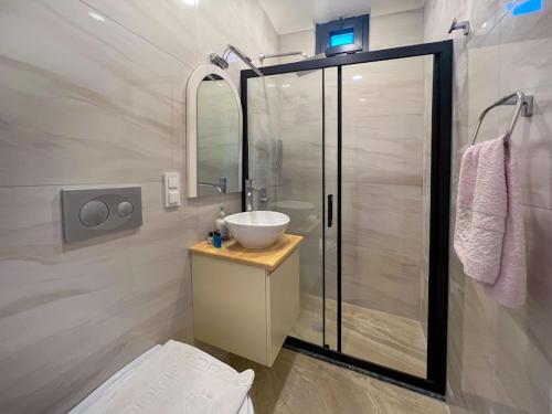 Ένα μπάνιο στο Paddys Apartments Ovacık