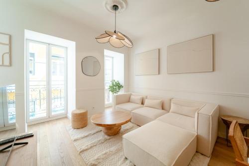 Newly renovated 2BR Apartment with AC & Terrace | By Airnest