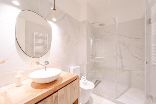 Newly renovated 2BR Apartment with AC & Terrace | By Airnest